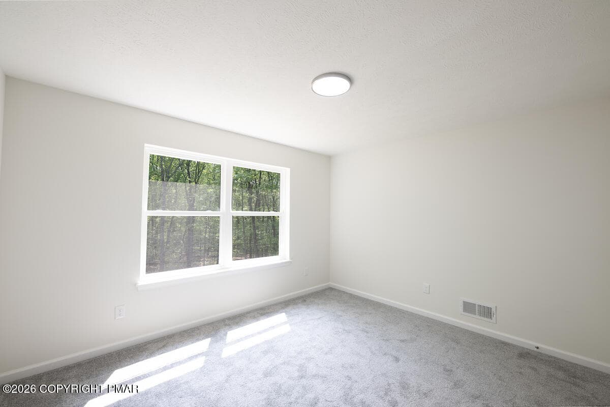 Bed5 - 181 Whitetail Road, Henryville, PA 18332, Henryville