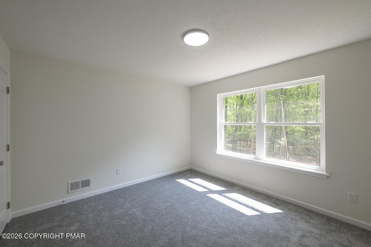 Bed 4 - 181 Whitetail Road, Henryville, PA 18332, Henryville