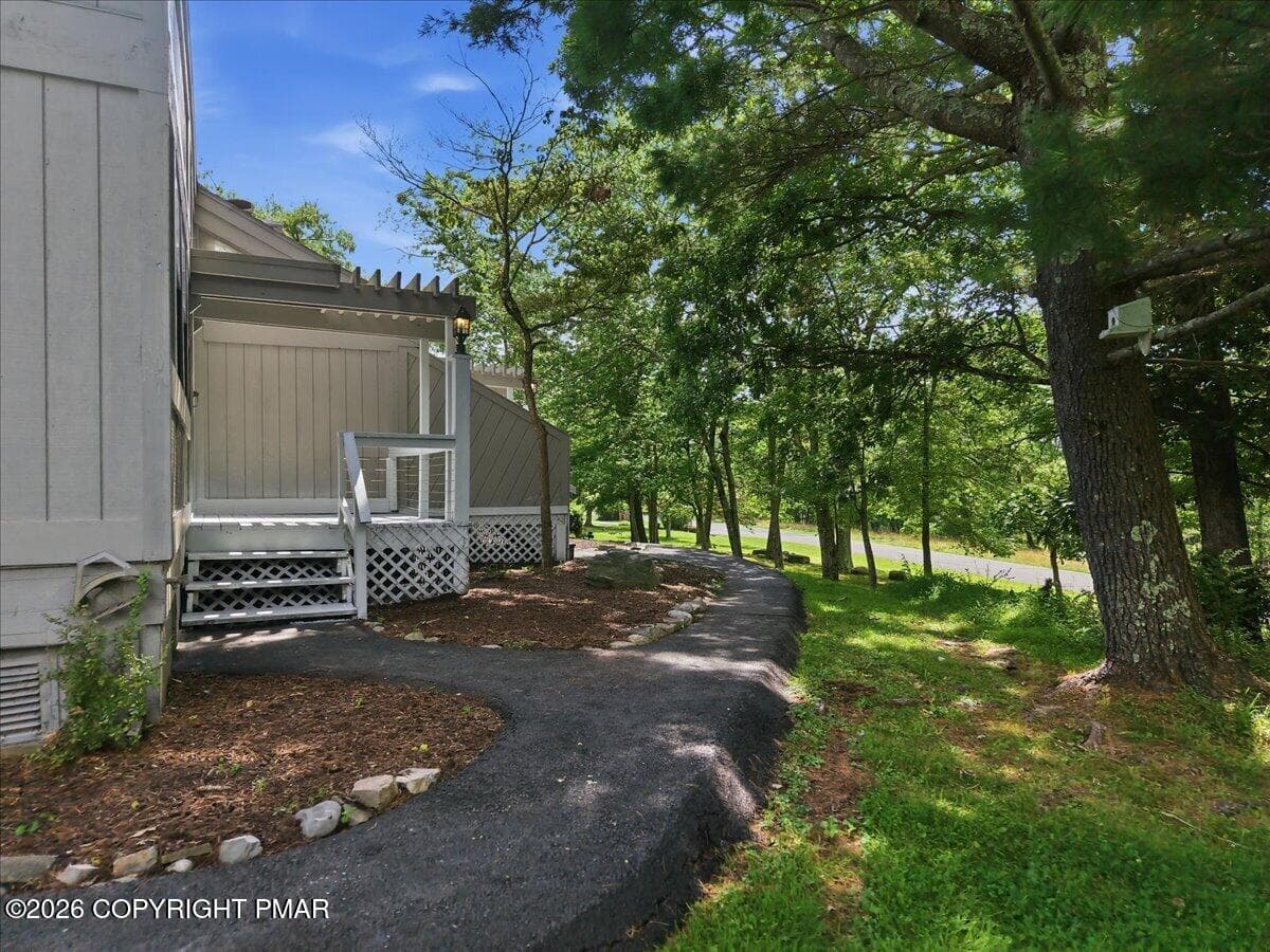 36-041_dji_fly_20260806_143702_0123_1786 - 105 Condor Drive unit 36, Tamiment, PA 18371, Tamiment