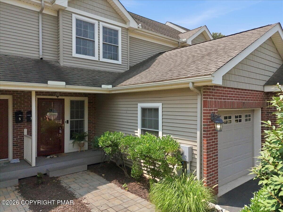 Front Exterior - 7 Oak Leaf Lane, East Stroudsburg, PA 18301, East Stroudsburg