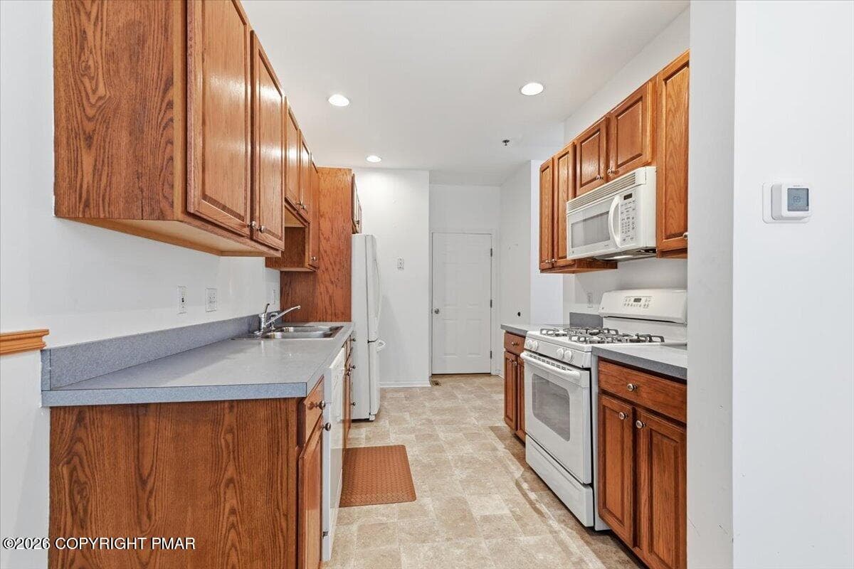 Kitchen - 7 Oak Leaf Lane, East Stroudsburg, PA 18301, East Stroudsburg