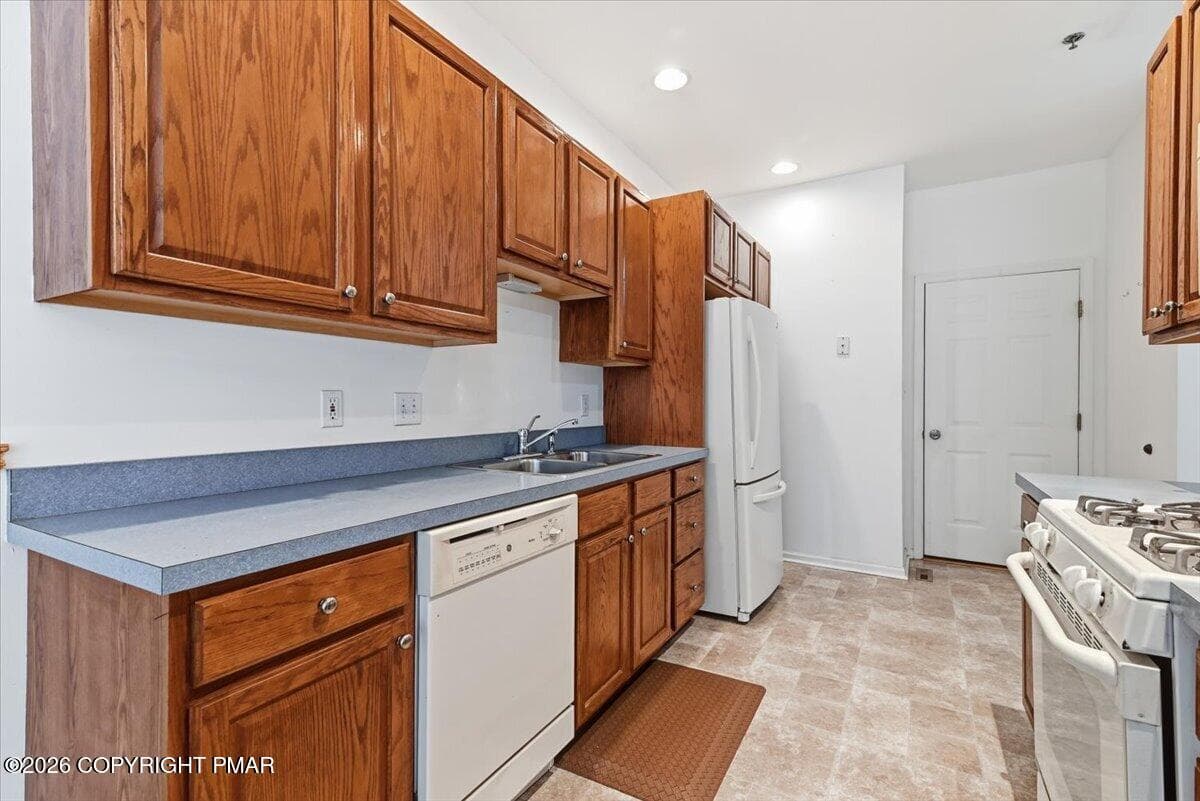 Kitchen - 7 Oak Leaf Lane, East Stroudsburg, PA 18301, East Stroudsburg
