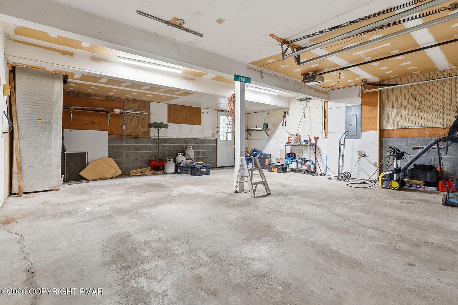 Garage - 2081 Minqua Trail, Tobyhanna, PA 18466