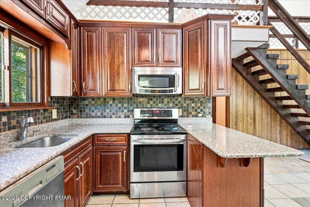 Kitchen - 6520 Runnymeade Lane, Tobyhanna, PA 18466