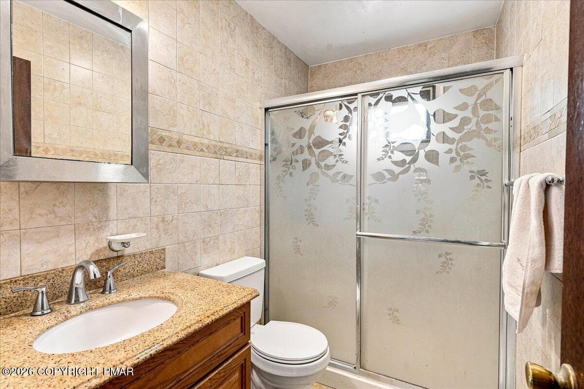 Main Bathroom - 6520 Runnymeade Lane, Tobyhanna, PA 18466