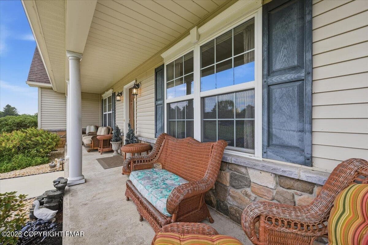 2Porch - 707 Gilbert Road, Gilbert, PA 18331