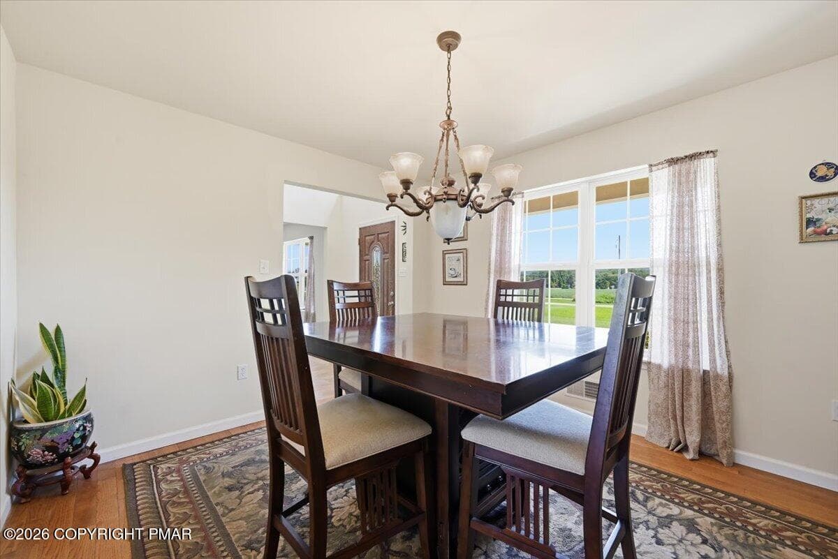 7 Dining - 707 Gilbert Road, Gilbert, PA 18331
