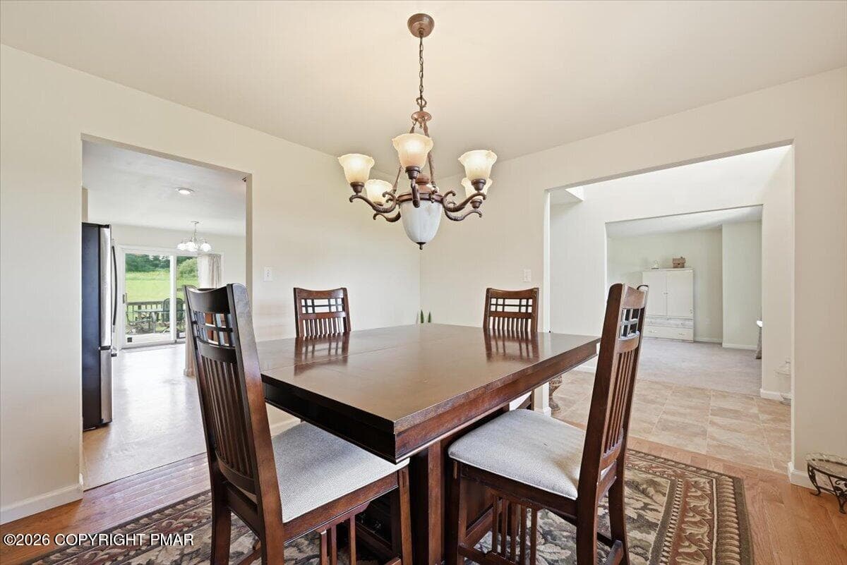 8 Dining - 707 Gilbert Road, Gilbert, PA 18331