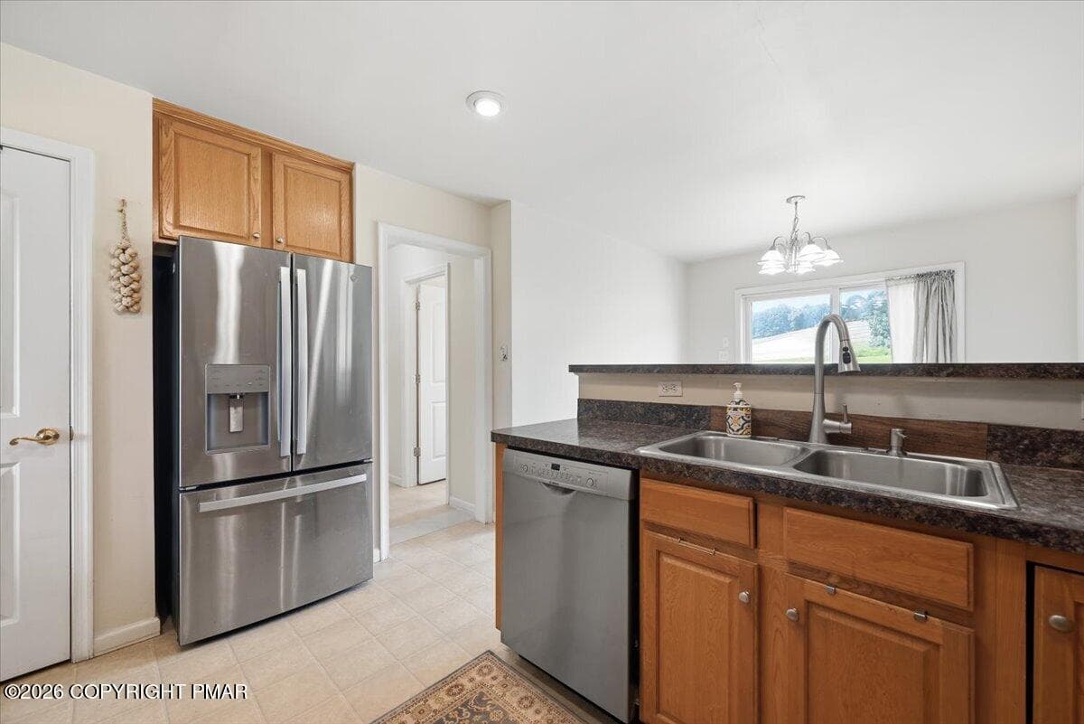 11Kitchen - 707 Gilbert Road, Gilbert, PA 18331