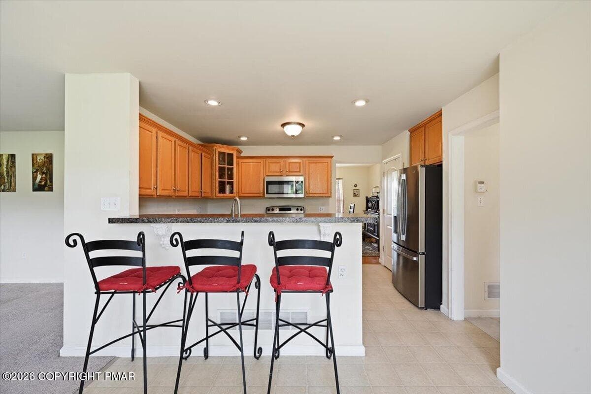 12Kitchen - 707 Gilbert Road, Gilbert, PA 18331