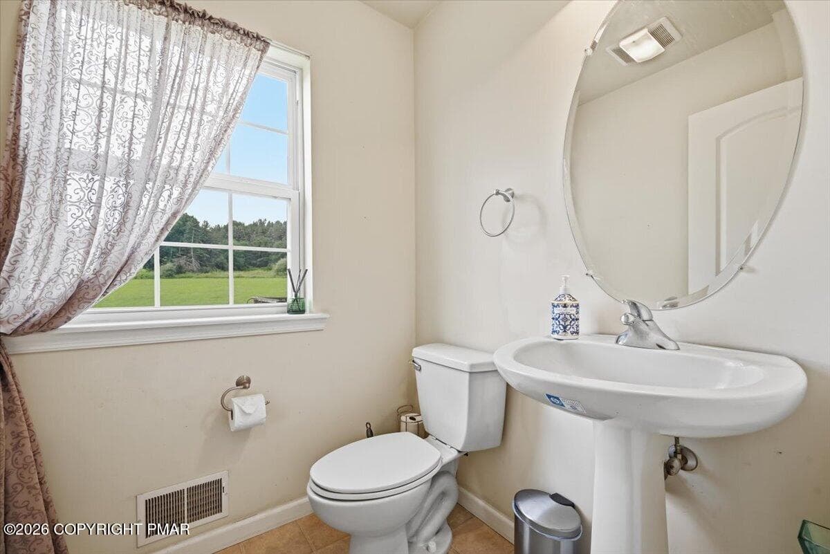 15Guest Bath - 707 Gilbert Road, Gilbert, PA 18331