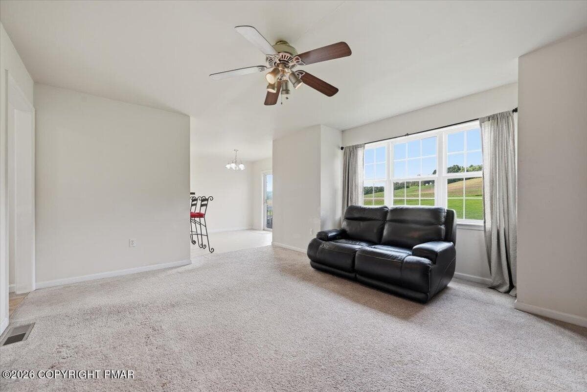 19Living2 - 707 Gilbert Road, Gilbert, PA 18331