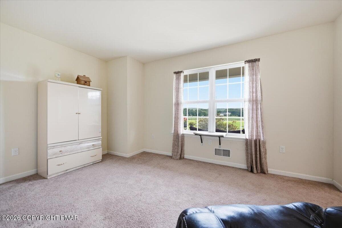 31 Sitting Room - 707 Gilbert Road, Gilbert, PA 18331