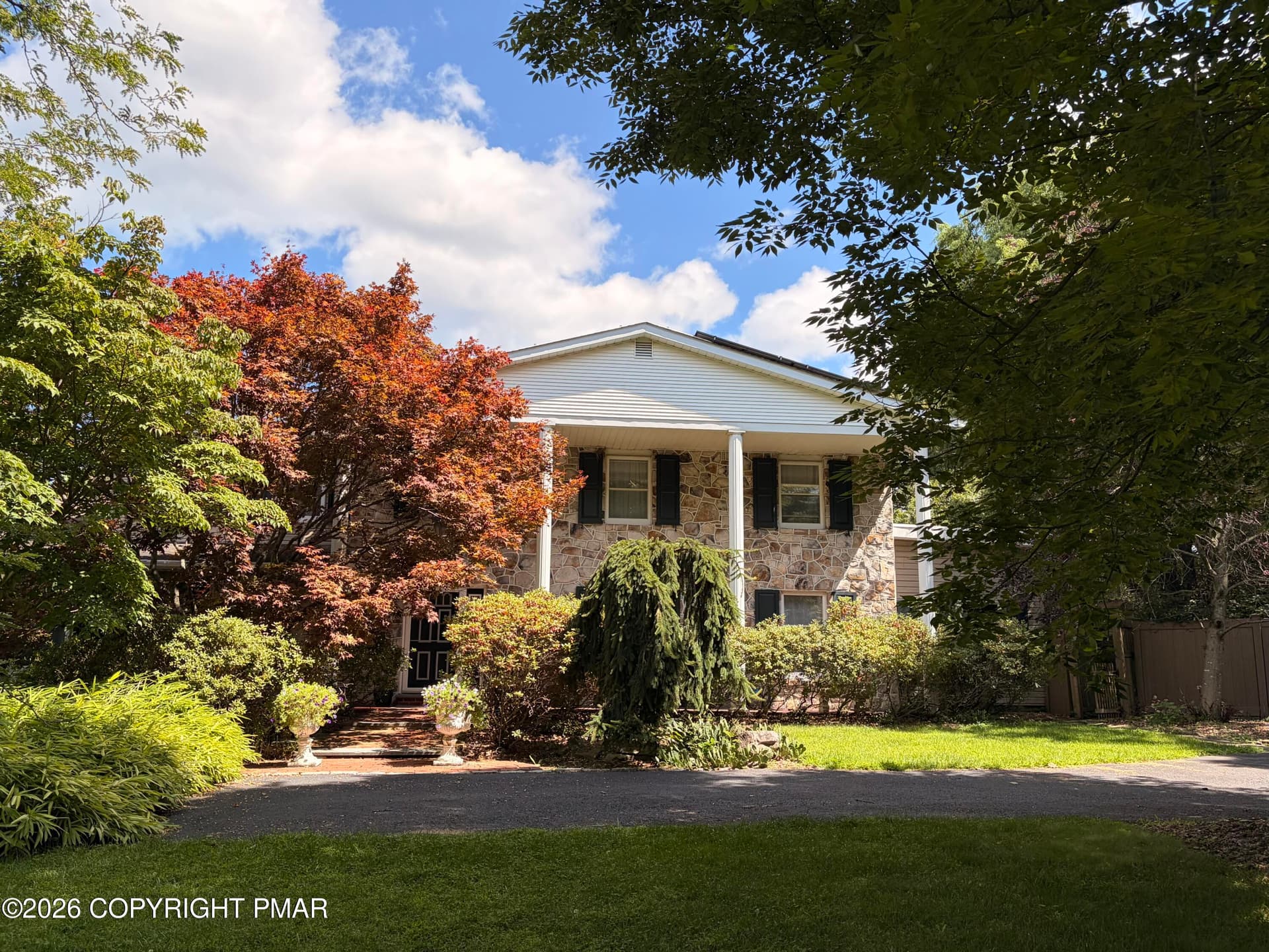164 Chestnut Oak Drive, Tannersville, PA 18372