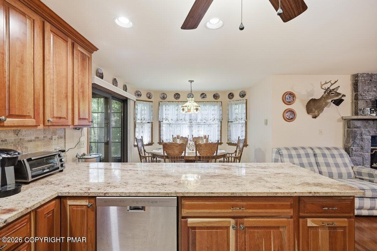 Granite Countertops - 425 Underhill Drive, Tamiment, PA 18371, Tamiment