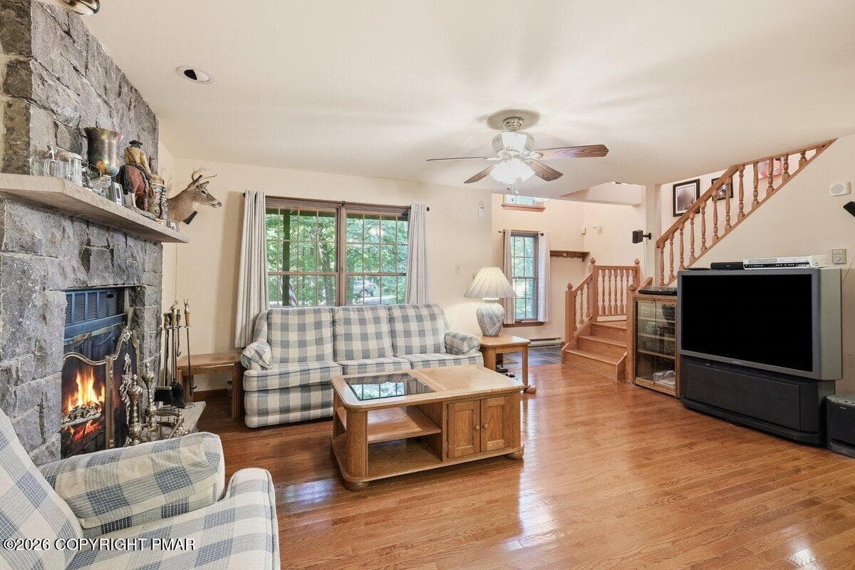 Living Room-Hardwood Flooring - 425 Underhill Drive, Tamiment, PA 18371, Tamiment