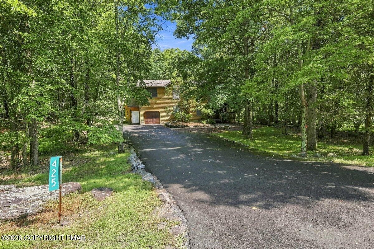 Paved Driveway - 425 Underhill Drive, Tamiment, PA 18371, Tamiment
