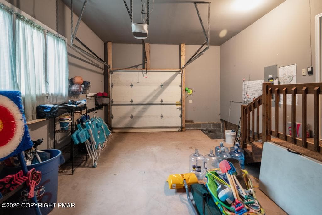 #23 Phan-Hwang Garage - 1198 Deer Run, Pocono Pines, PA 18350