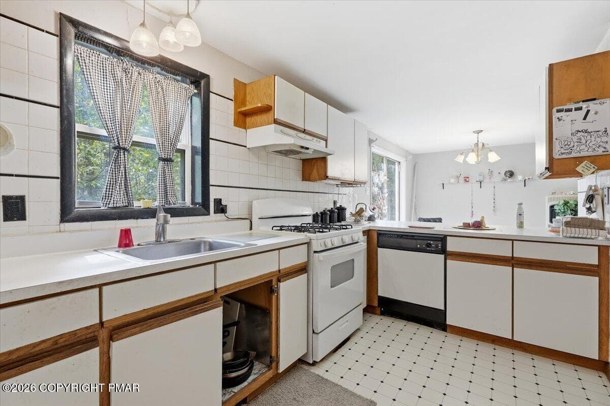 21-013_DSC00128 - 3654 Sugar Berry Lane, Tobyhanna, PA 18466