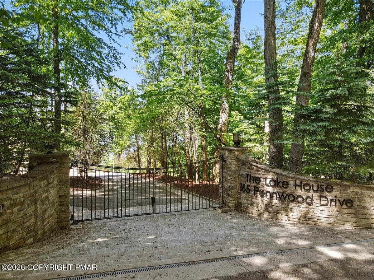 0001.55 Entrance Gate - 165 Pennwood Drive, Greentown, PA 18426, Greentown