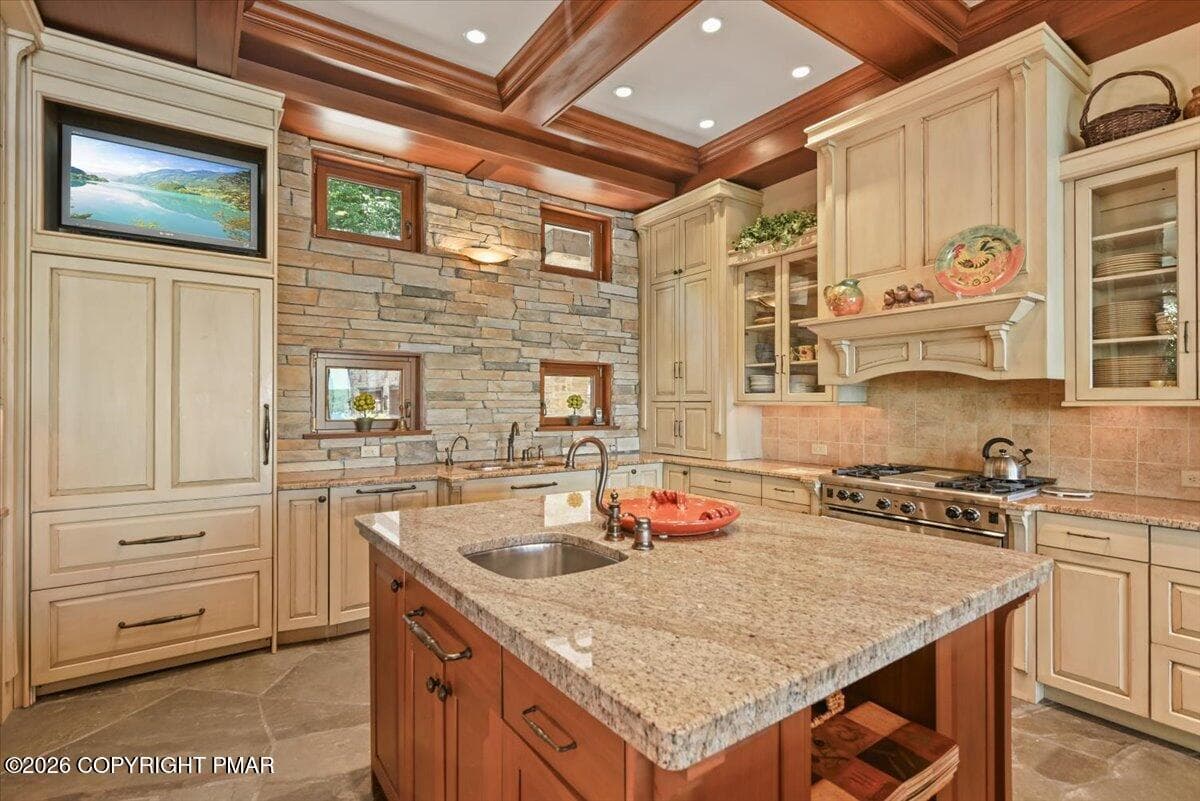 0024 Kitchen - 165 Pennwood Drive, Greentown, PA 18426, Greentown