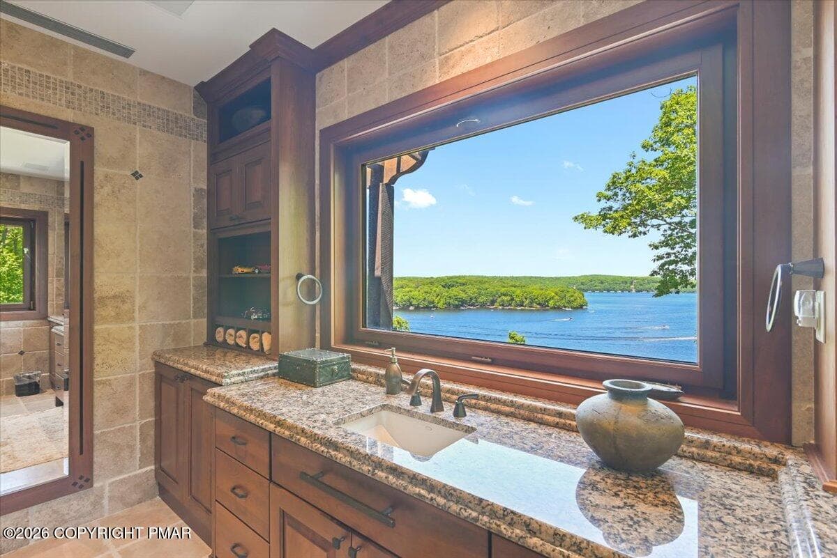 0045 Primary en-sute 2 - 165 Pennwood Drive, Greentown, PA 18426, Greentown
