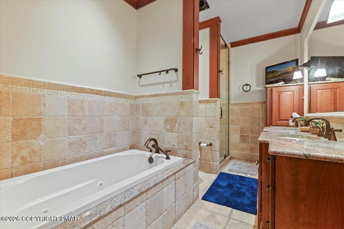 0064 Full bath 4 - 165 Pennwood Drive, Greentown, PA 18426, Greentown
