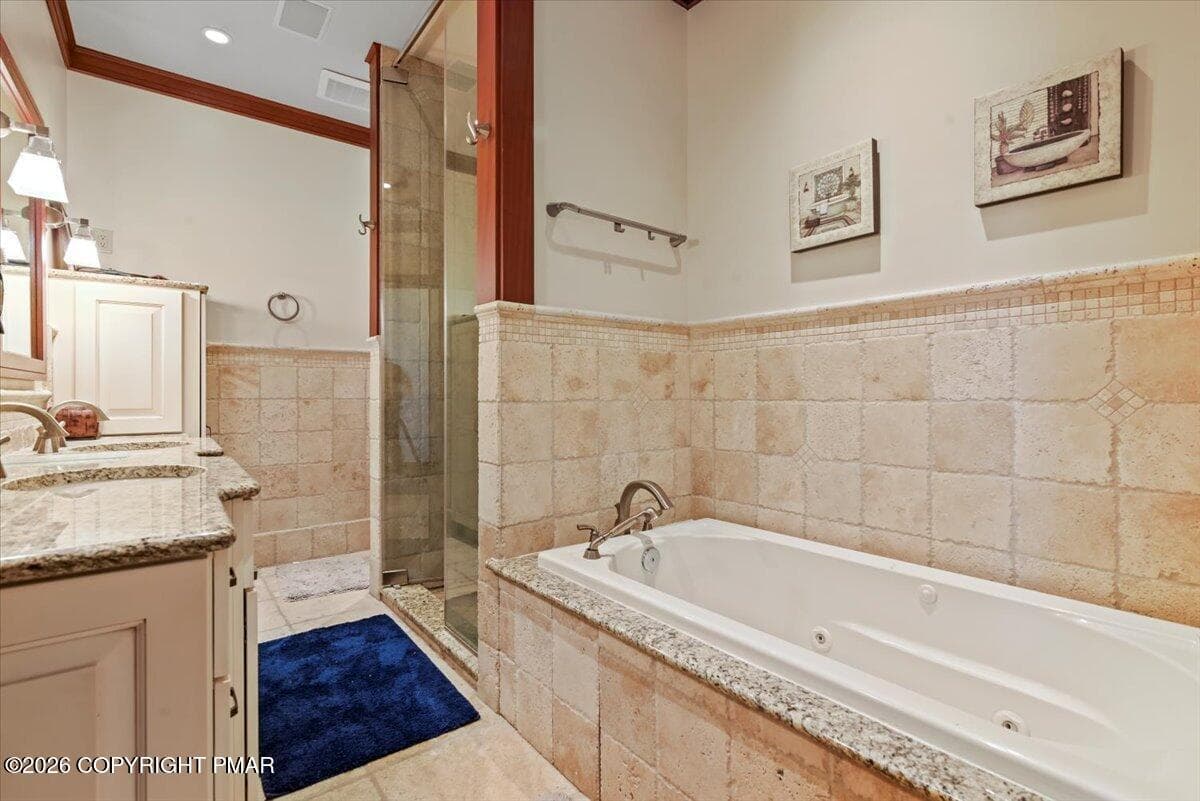 0068.1 Full Bath 5 - 165 Pennwood Drive, Greentown, PA 18426, Greentown