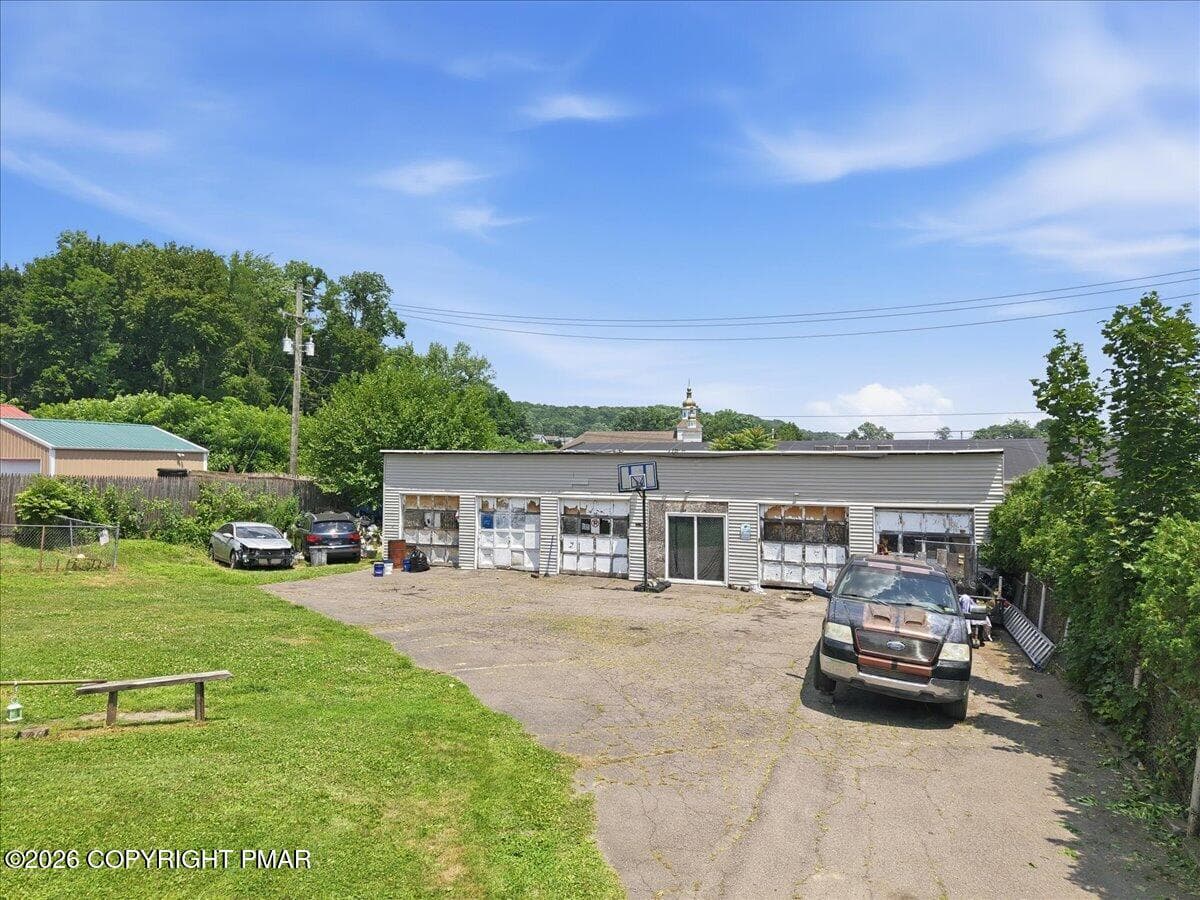 Garage - 40 Davenport Street, Plymouth, PA 18651, Plymouth