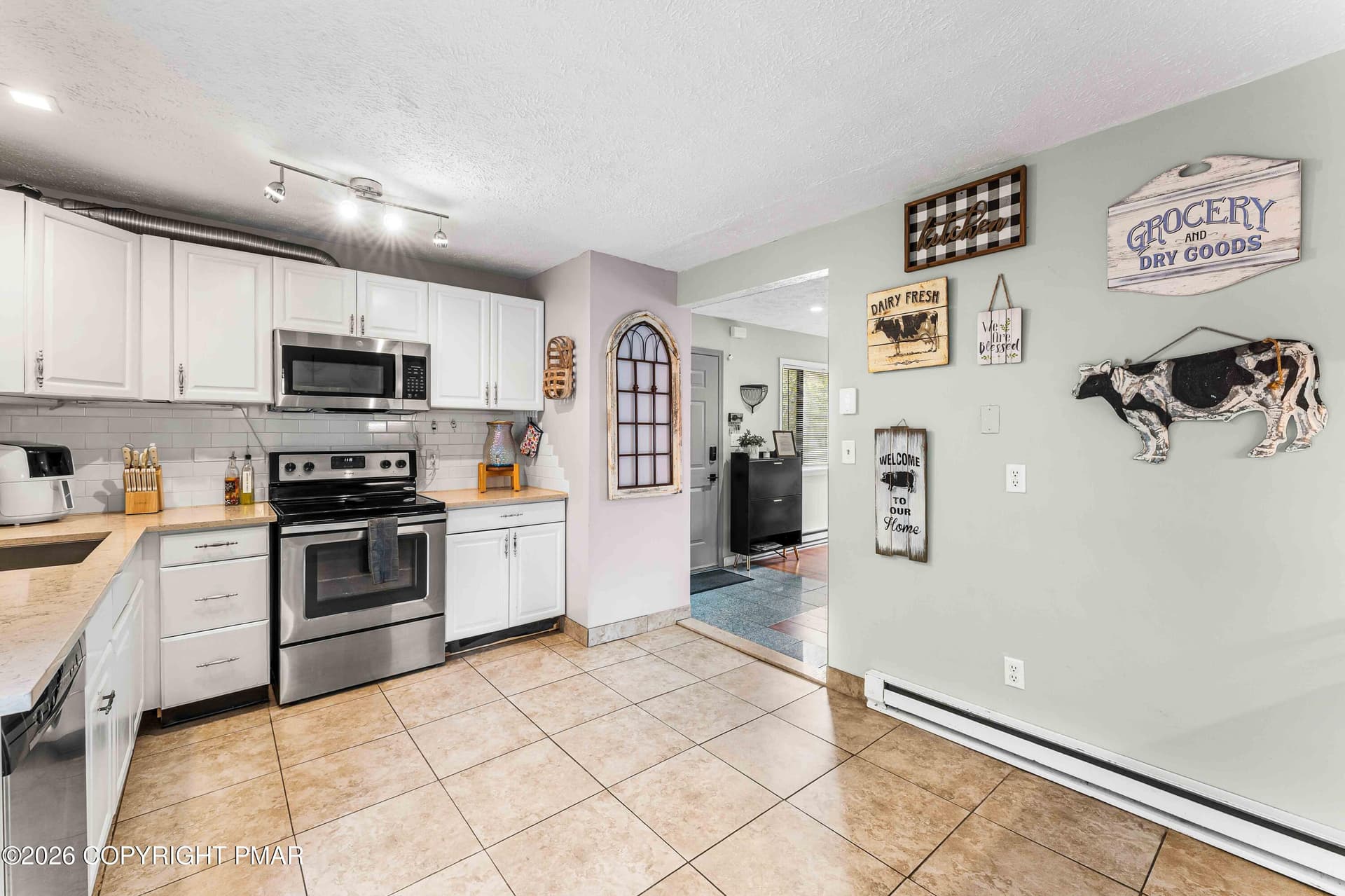 1053 Country Place Drive, Tobyhanna, PA- - 1053 Country Place Drive, Tobyhanna, PA 18466