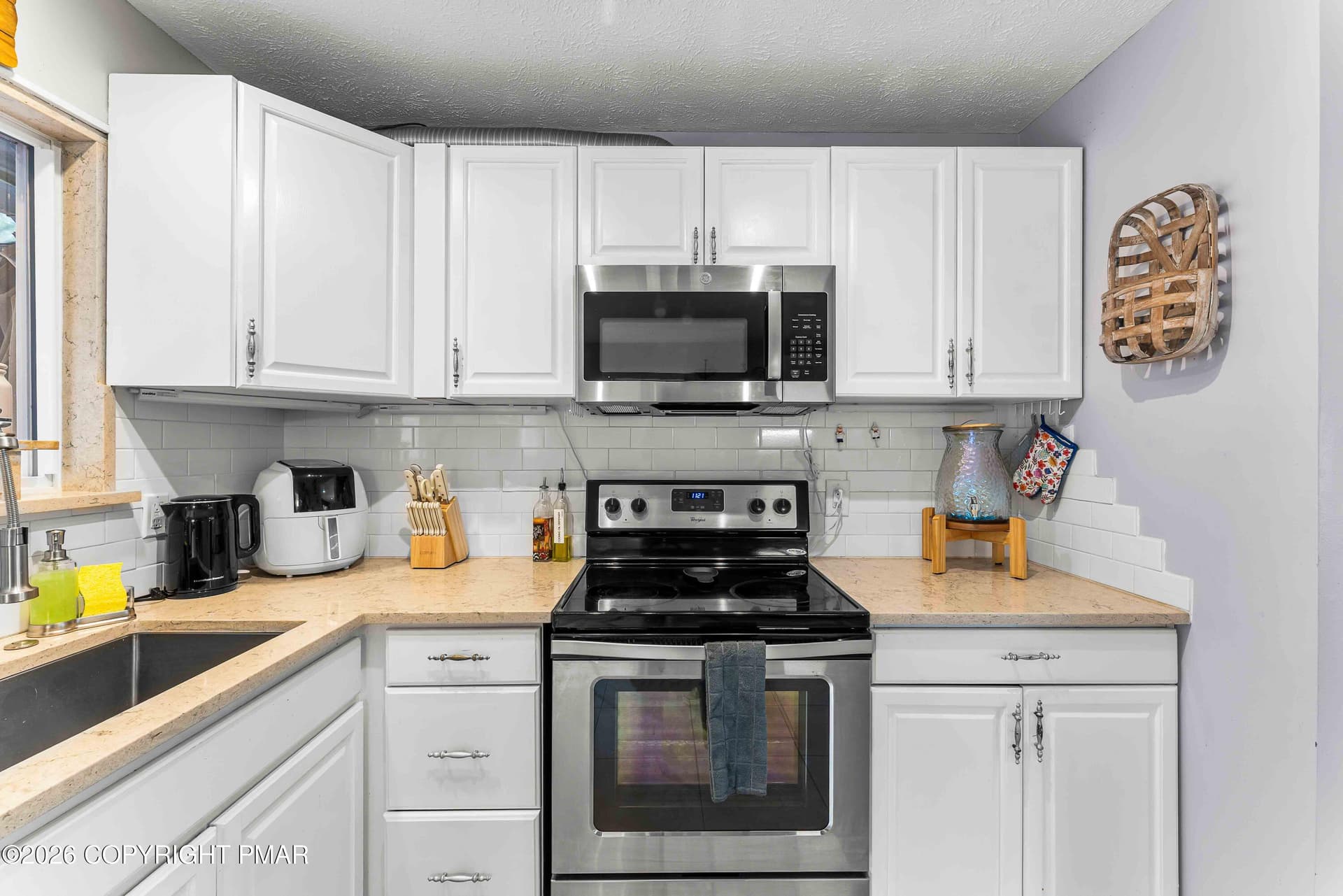 1053 Country Place Drive, Tobyhanna, PA- - 1053 Country Place Drive, Tobyhanna, PA 18466