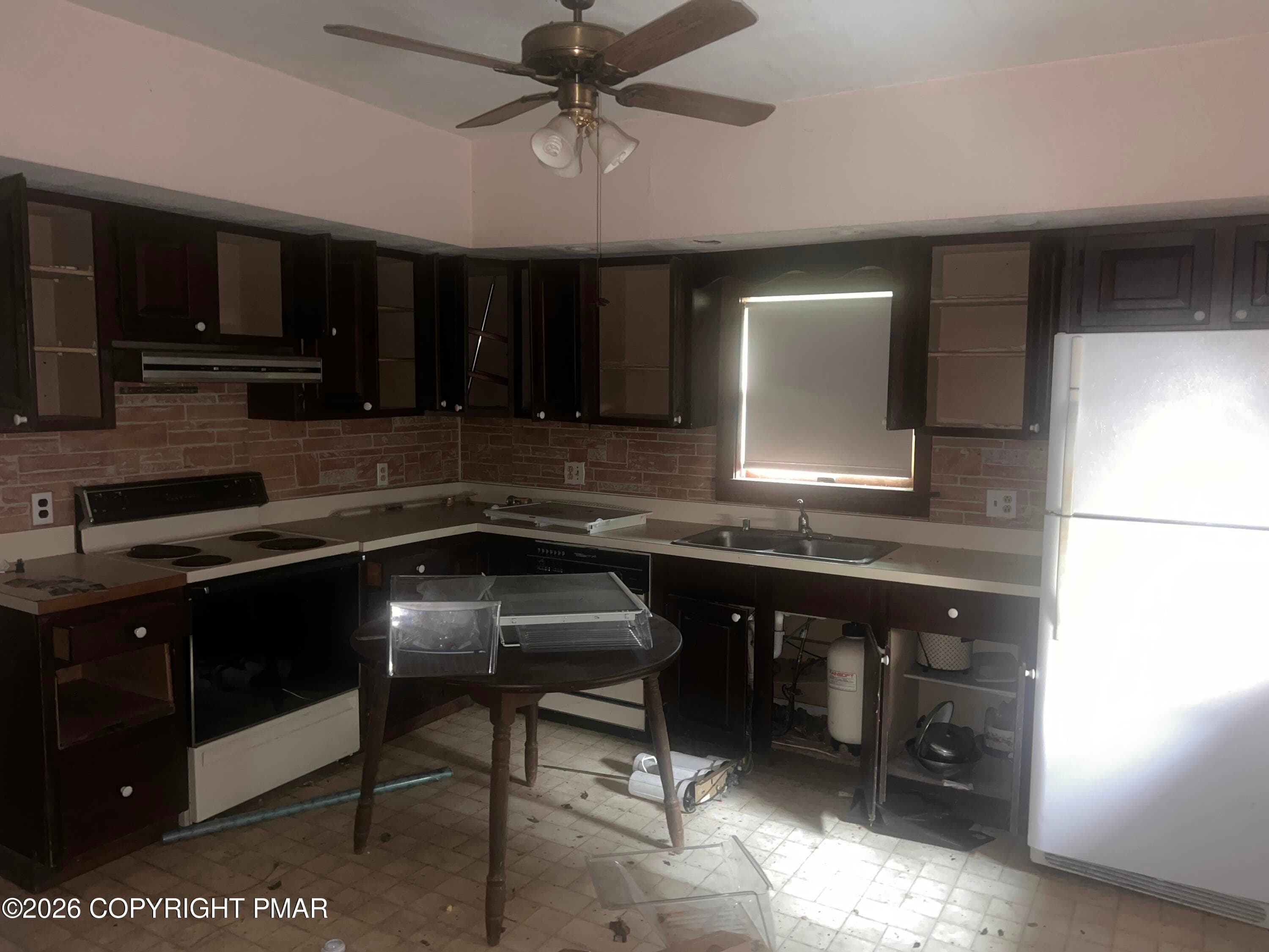 Laurel Lake Kitchen - 268 Laurel Lake Road, Bartonsville, PA 18321, Bartonsville