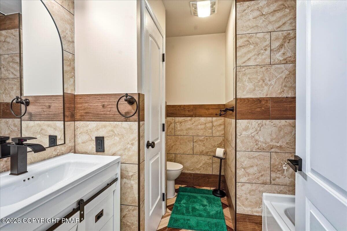 Main Bath View 2 - 1070 Country Place Drive, Tobyhanna, PA 18466