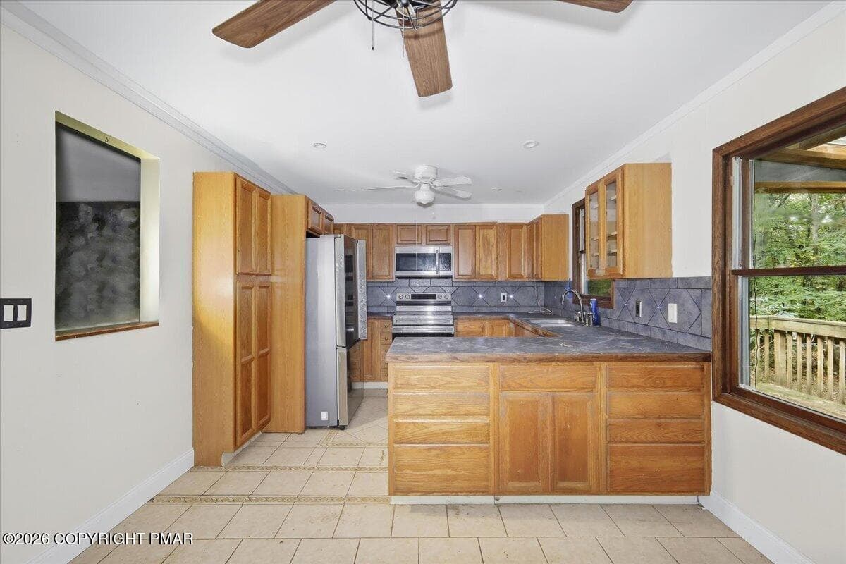 Kitchen - 184 Swallow Circle, Bushkill, PA 18324, Bushkill