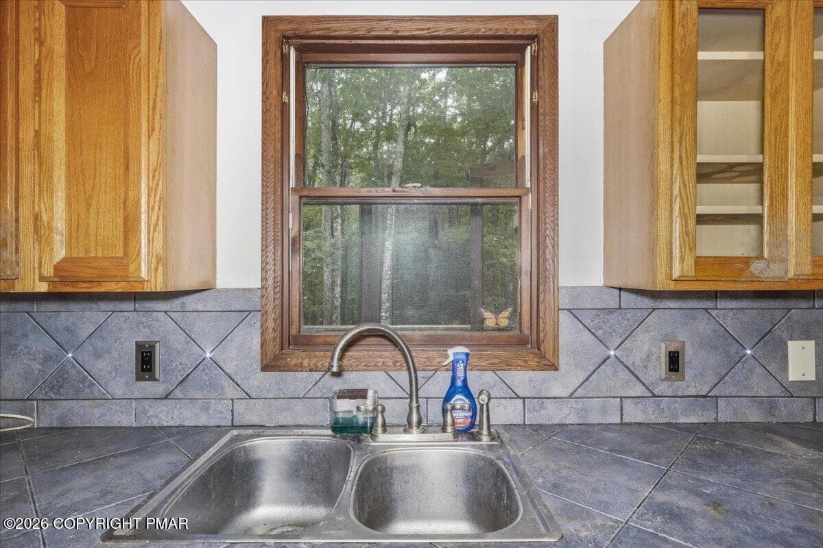 Kitchen - 184 Swallow Circle, Bushkill, PA 18324, Bushkill