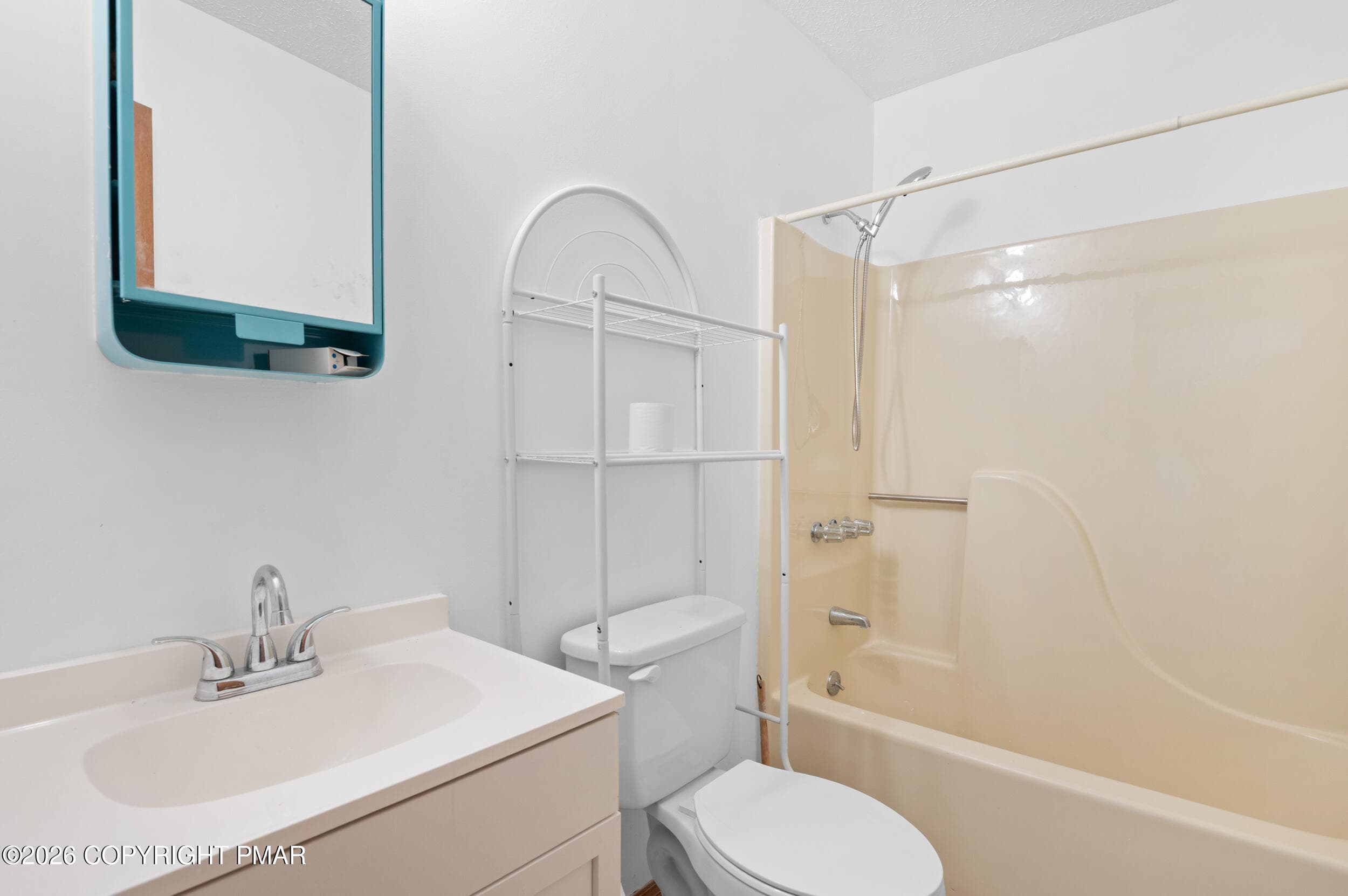 Upper Level Bathroom - 7172 Mountain Drive, Tobyhanna, PA 18466, Tobyhanna