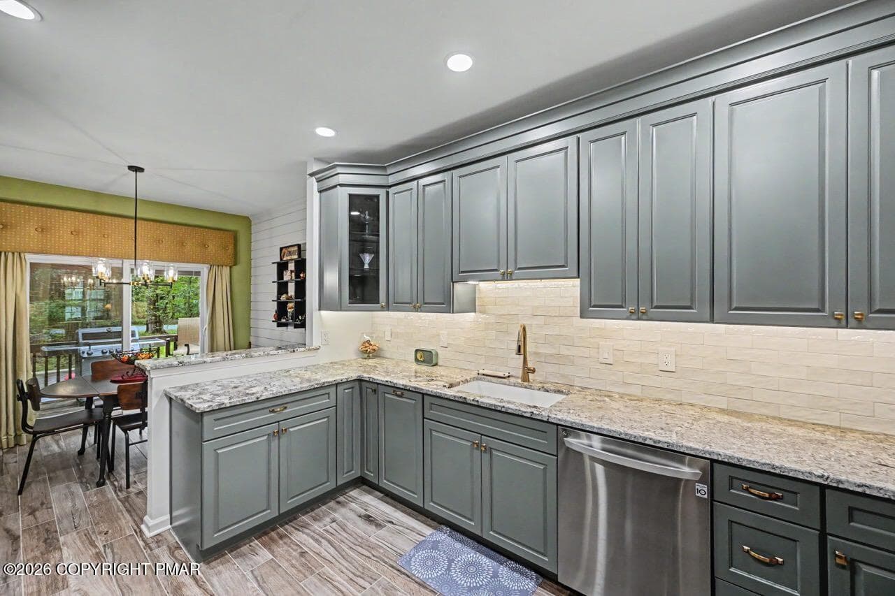 Porcelain tile flooring - 1214 Clymer Lane, Pocono Pines, PA 18350