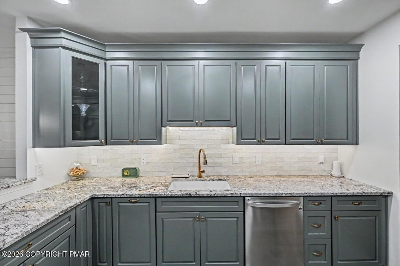 Custom cabinets & backsplash - 1214 Clymer Lane, Pocono Pines, PA 18350