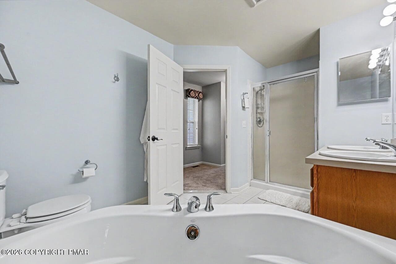Double vanity & separate soaker tub - 1214 Clymer Lane, Pocono Pines, PA 18350
