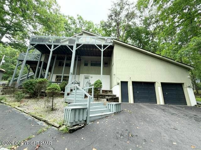 322 Brentwood Drive, Bushkill, PA 18324