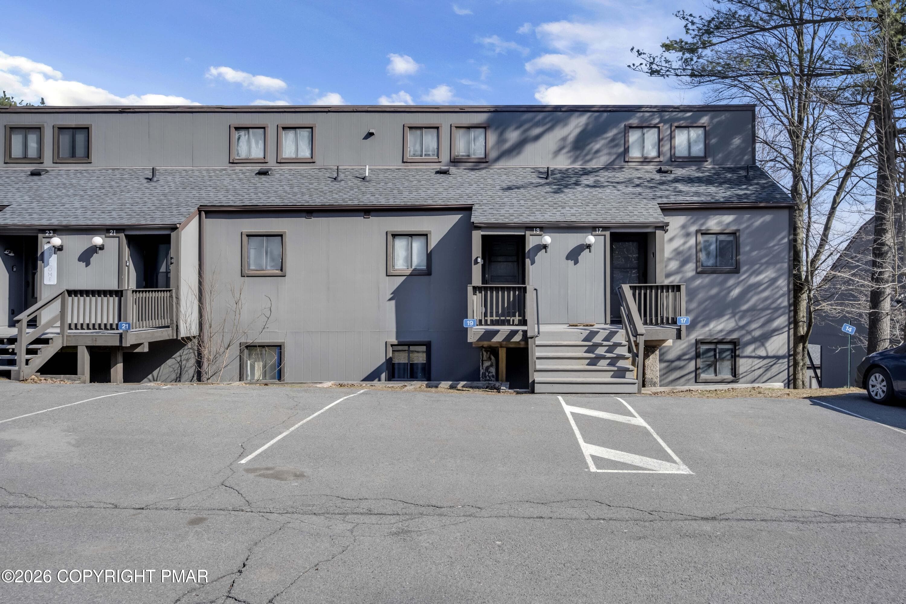 19 Middle Village Way, Tannersville, PA 18372