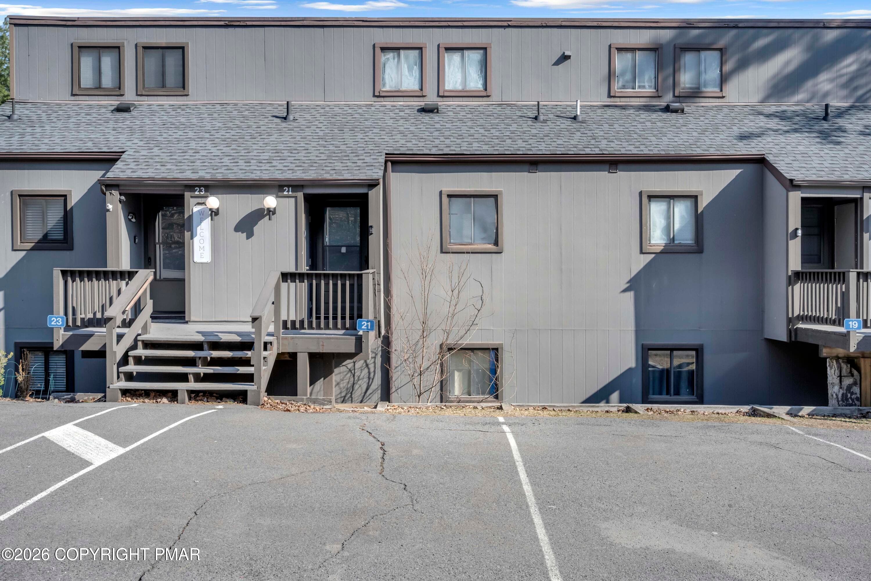 21 Middle Village Way, Tannersville, PA 18372
