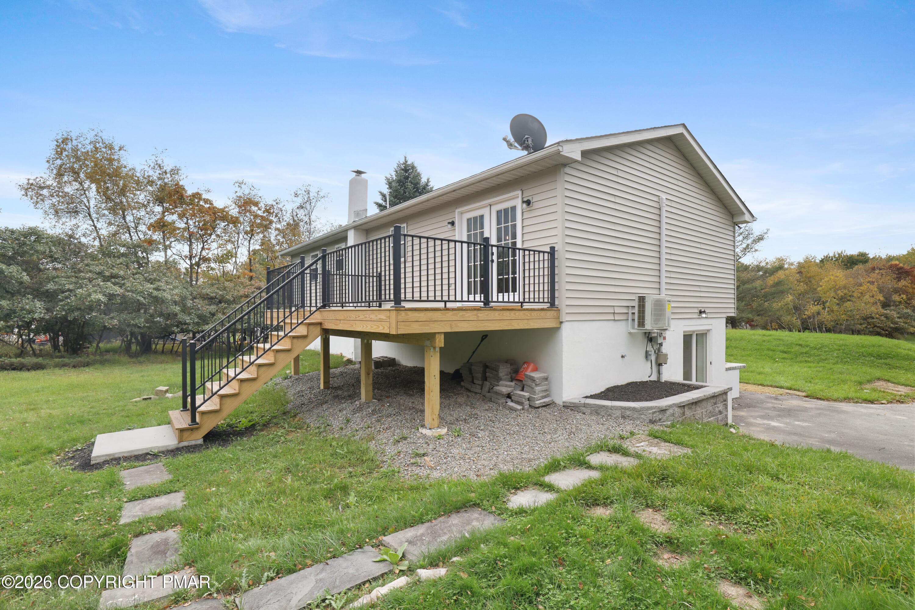 Back view - 1541 Ann Lane, Effort, PA 18330, Effort