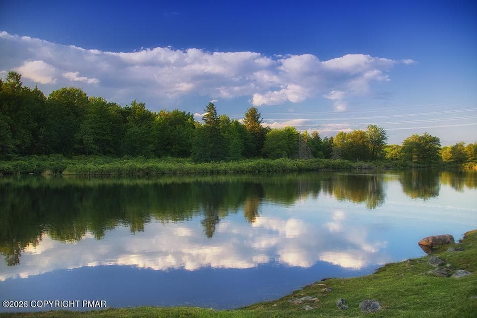 TROUT POND - 1168 Gross Drive W, Pocono Pines, PA 18350