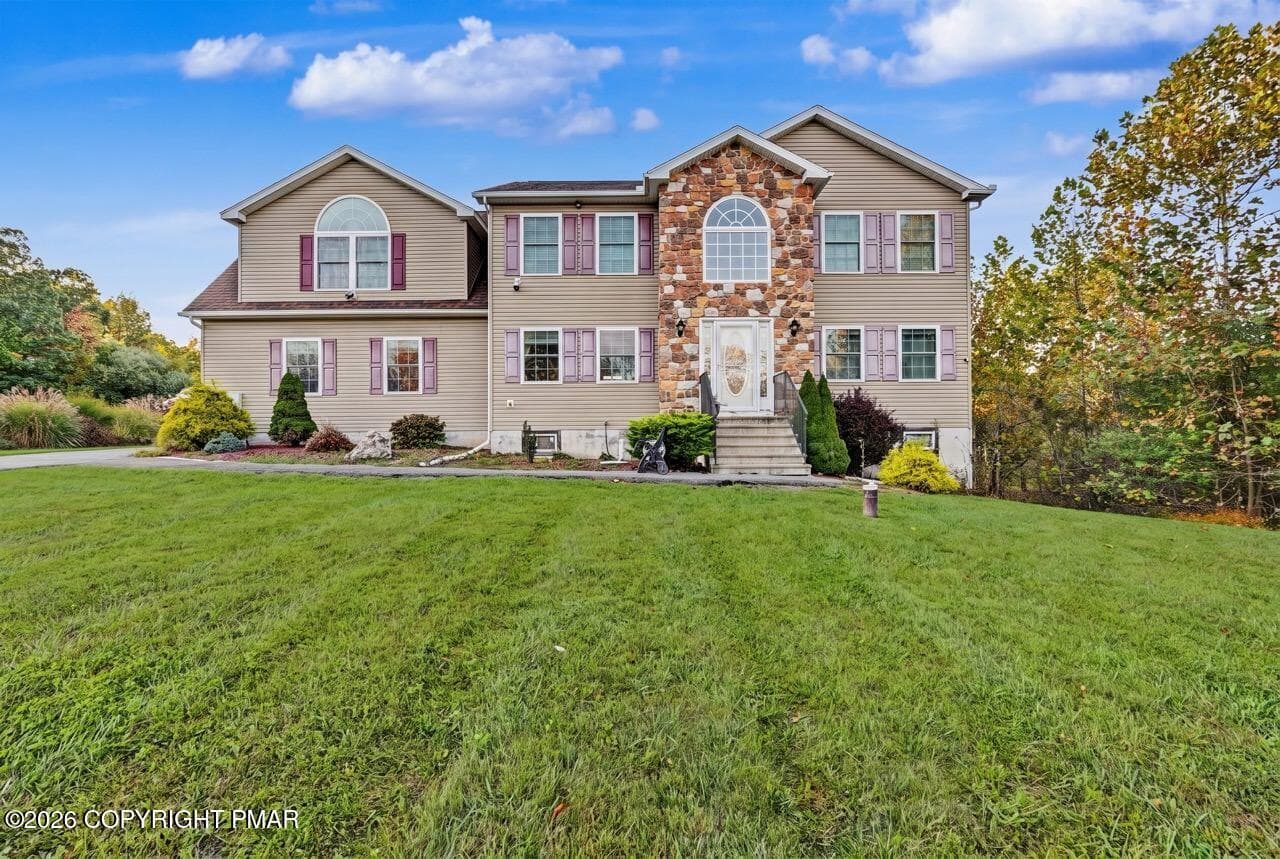 205 Courtney Drive, East Stroudsburg, PA 18302