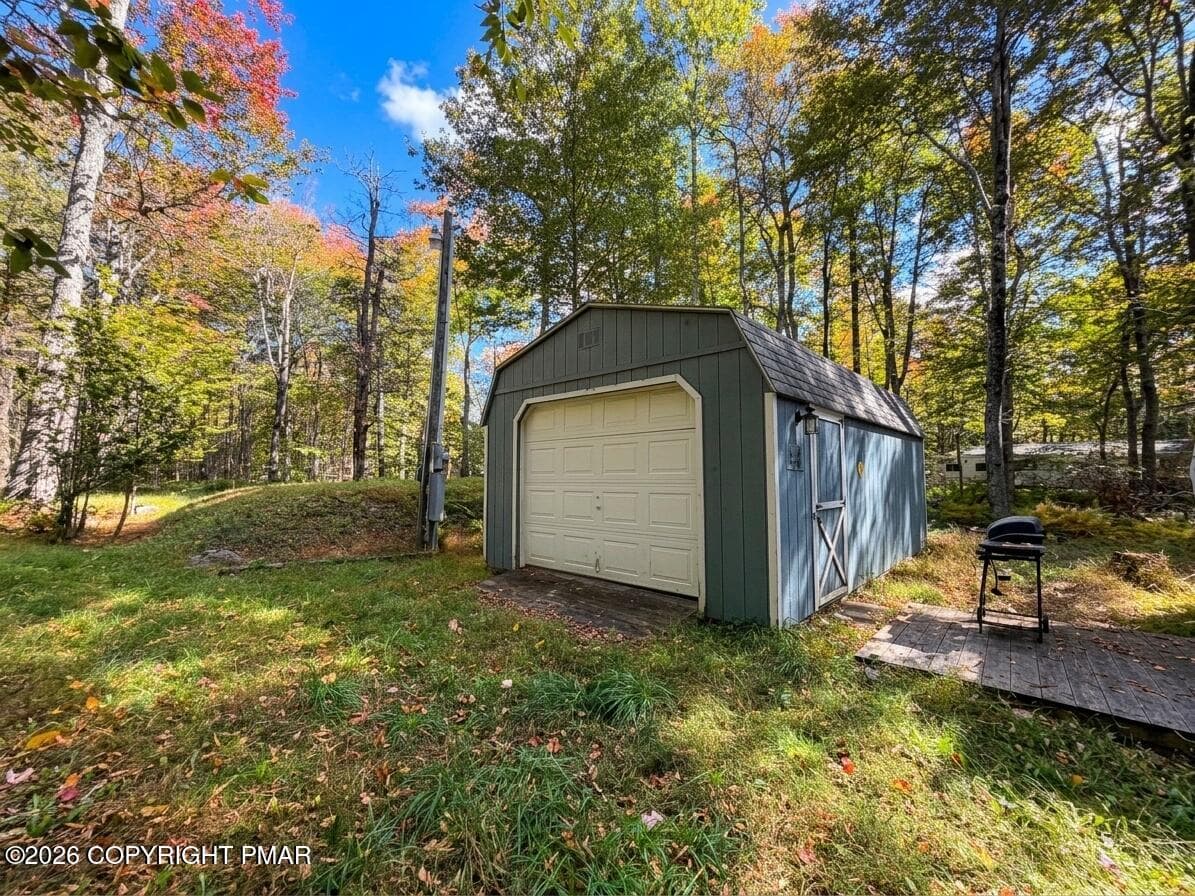 1-car Garage and 1st Electric Hook Up - 32 Peace Pipe Way, Gouldsboro, PA 18424