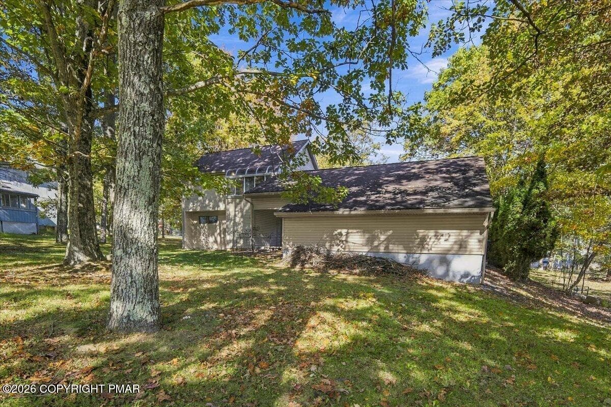 Back of hoe - 28 Heath Lane, Mount Pocono, PA 18344, Mount Pocono
