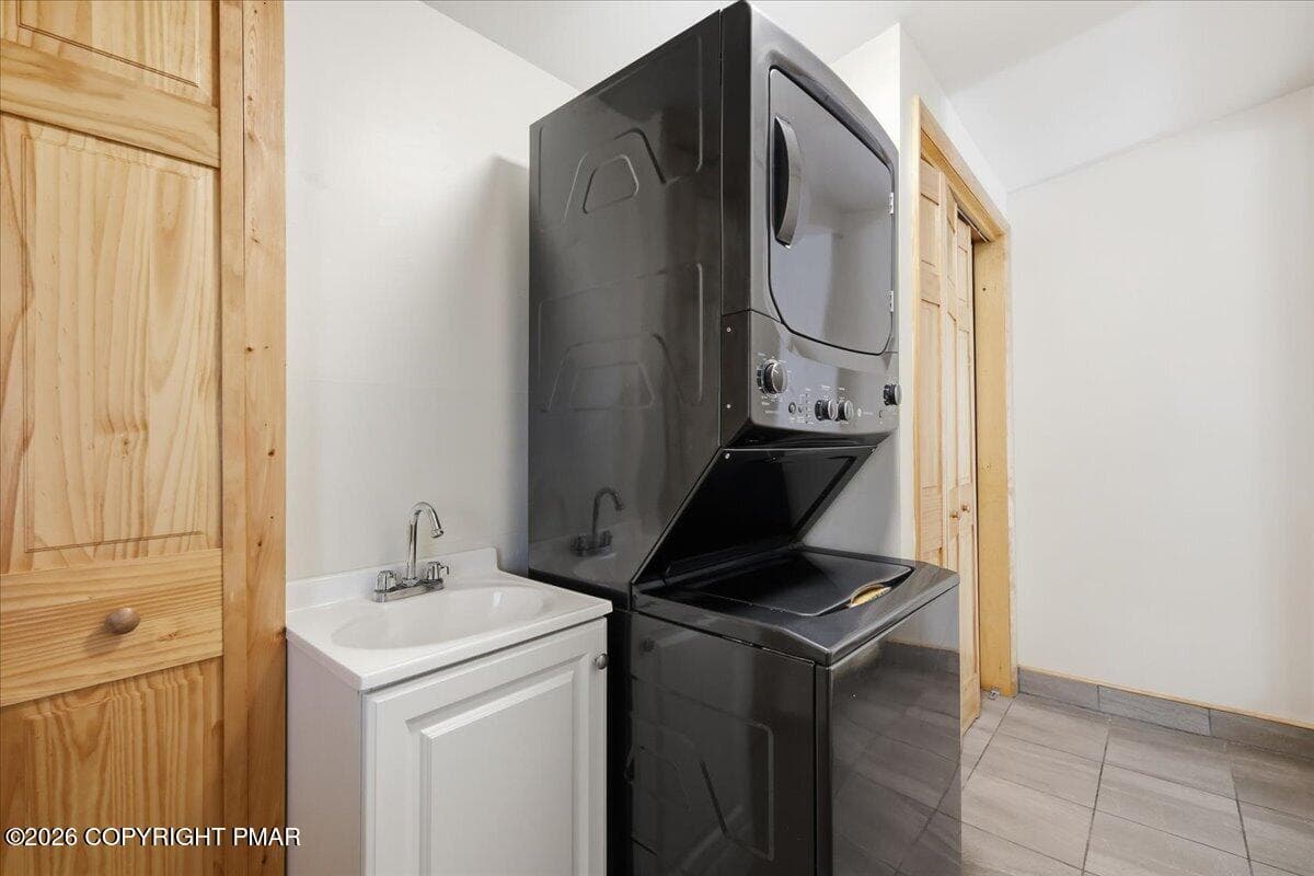 Laundry Utility sink - 28 Heath Lane, Mount Pocono, PA 18344, Mount Pocono