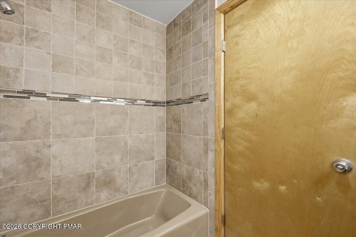Bathroom 2 - 28 Heath Lane, Mount Pocono, PA 18344, Mount Pocono