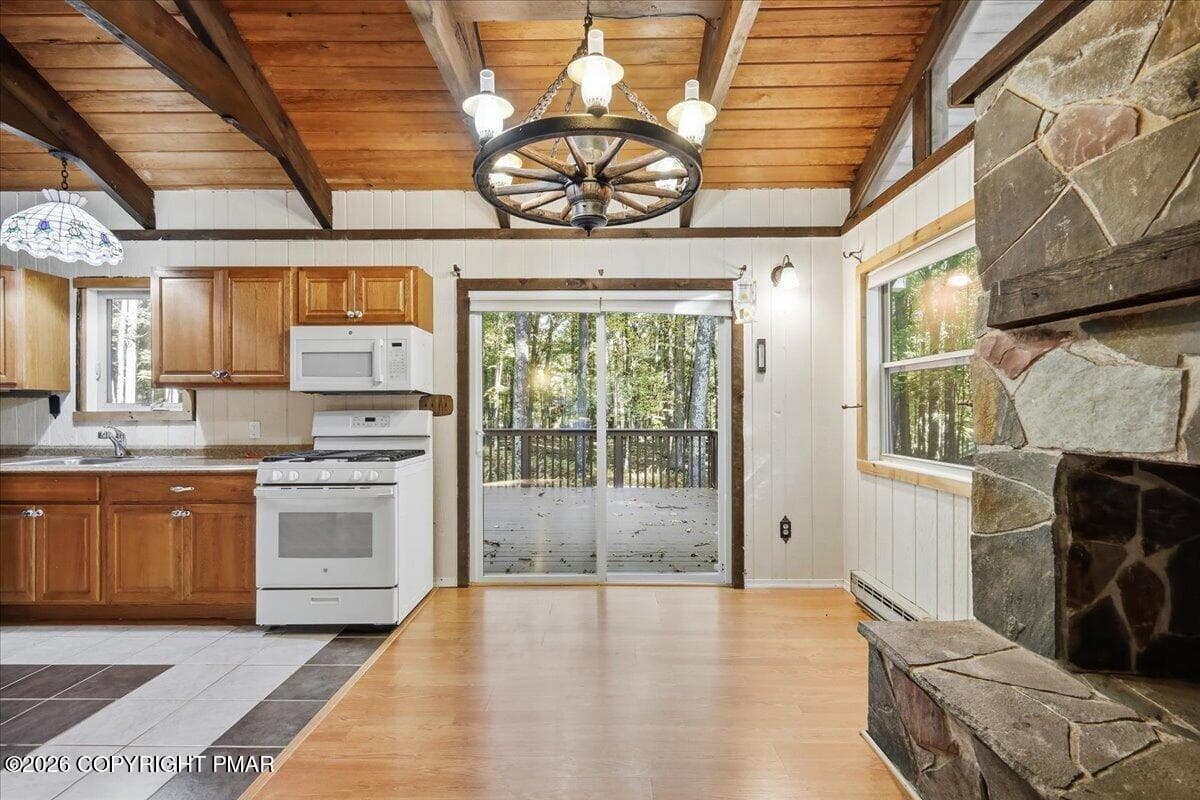 Eating Area - 111 Forest View Drive, Hawley, PA 18428, Hawley